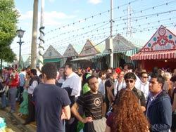 Gente alla Feria di Siviglia